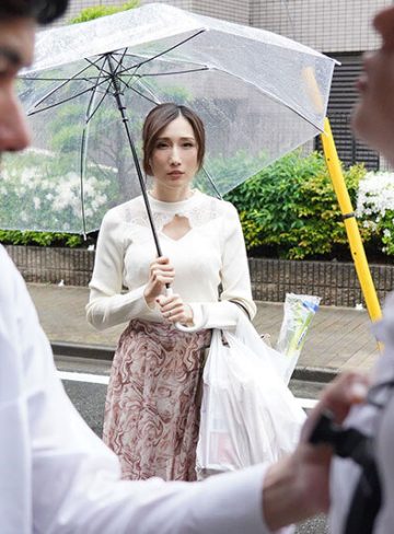苛めっこの息子の友達を自宅エステサロンに呼び出して 超絶品BODYママのパイズリ＆膣圧施術でチ●ポびんびん状態で中出し謝罪させる！！ JULIA