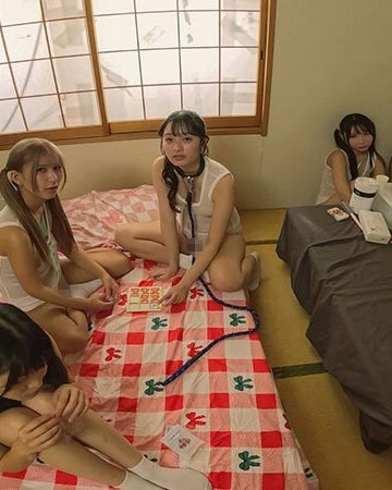 保護女子集団里親譲渡会 身寄りのない娘たちに希望を。5人のマ○コをナマで確認して持ち帰れる激ヤバ施設に潜入！