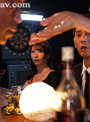 ハプニングバー人妻NTR 「あなたのためよ…」と言っていた妻がいつしか群がる男たちに夢中になっていた。 新妻ゆうか 目黒ひな実