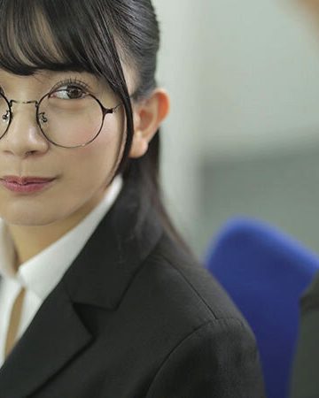 出張先のホテルで大人しい後輩女子社員とまさかの相部屋シングルベッド 突然、豹変した彼女は困惑するボクを密着誘惑し朝が来るまでひたすら痴女り続けた。 北岡果林