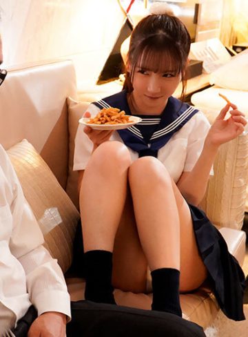子犬のような儚い生徒が担任の僕をラブホ誘惑。実はすご～くエッチで私の理性は吹き飛んだ。 三田真鈴