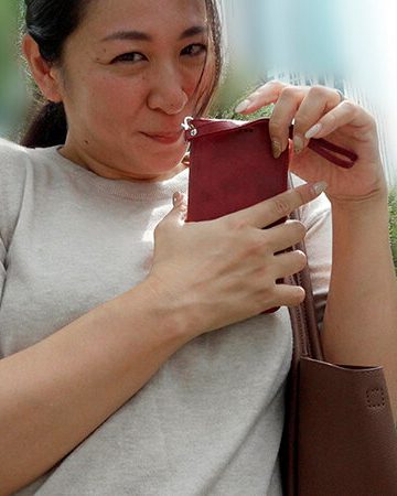 子持ちのおばさんだけどおち〇ぽ欲しいの カエデさん（43歳）