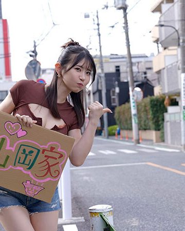 スグそこに誰かいるのに…！狭い密室空間に連れ込み汗ダク密着ベロチュウでムラムラ中出し誘惑してくる神BODYお姉さん 葵いぶき